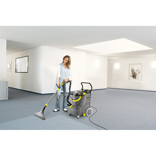 Karcher Puzzi 30/4 Extraction Cleaner