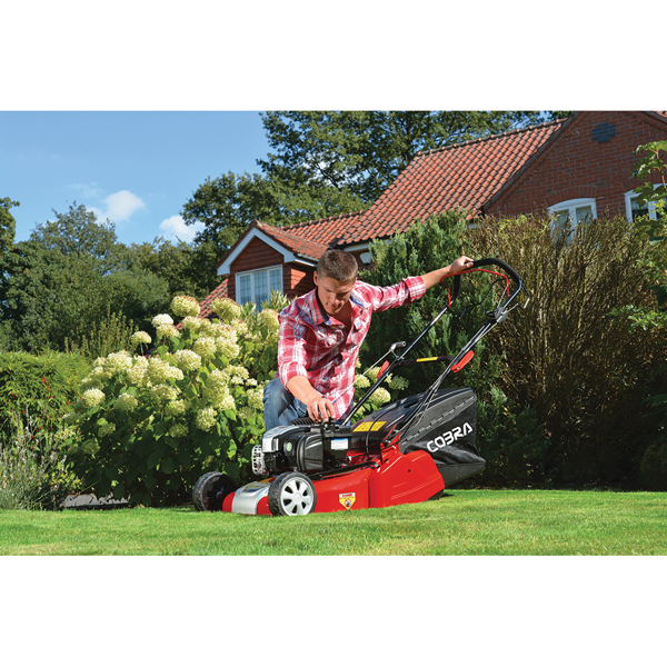 Cobra RM46SPBR 46cm B&S Petrol Rear Roller Lawn Mower (Self Propelled)