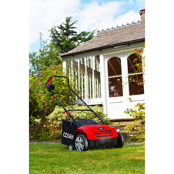 Cobra sa32e 32cm electric 2024 lawn scarifier and aerator