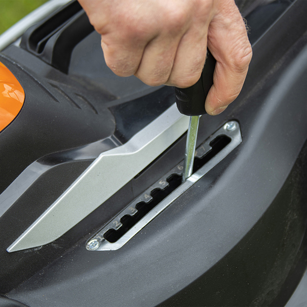 Yard Force LM G34A 34cm 40V Cordless Lawn Mower with Battery & Charger (Hand Propelled)