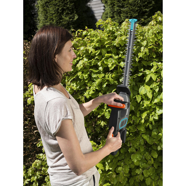 Gardena EasyCut Li 40cm 14.4V Cordless Hedge Trimmer with Integrated Battery & Charger
