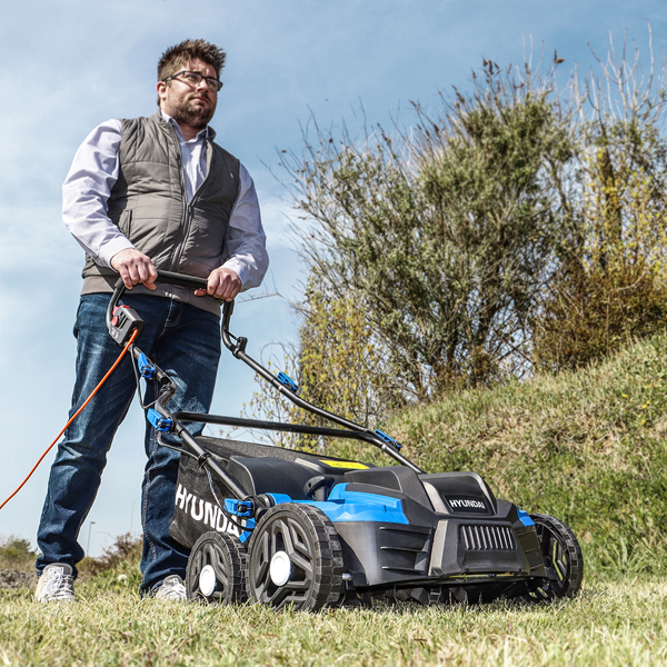 Hyundai HYSC1500E 36cm Electric Aerator & Scarifier