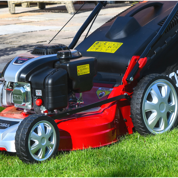 Cobra M46SPCVX 46cm Petrol Lawn Mower (Self Propelled)