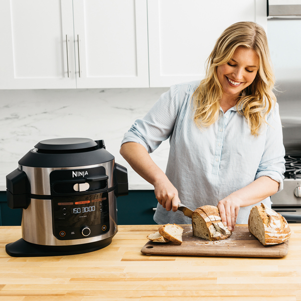 Ninja Foodi 11-in-1 SmartLid Multi-Cooker 6L OL550UK